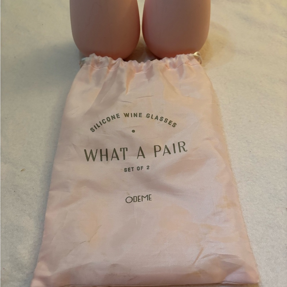 Odeme Pink Silicone Wine Glasses with Pouch